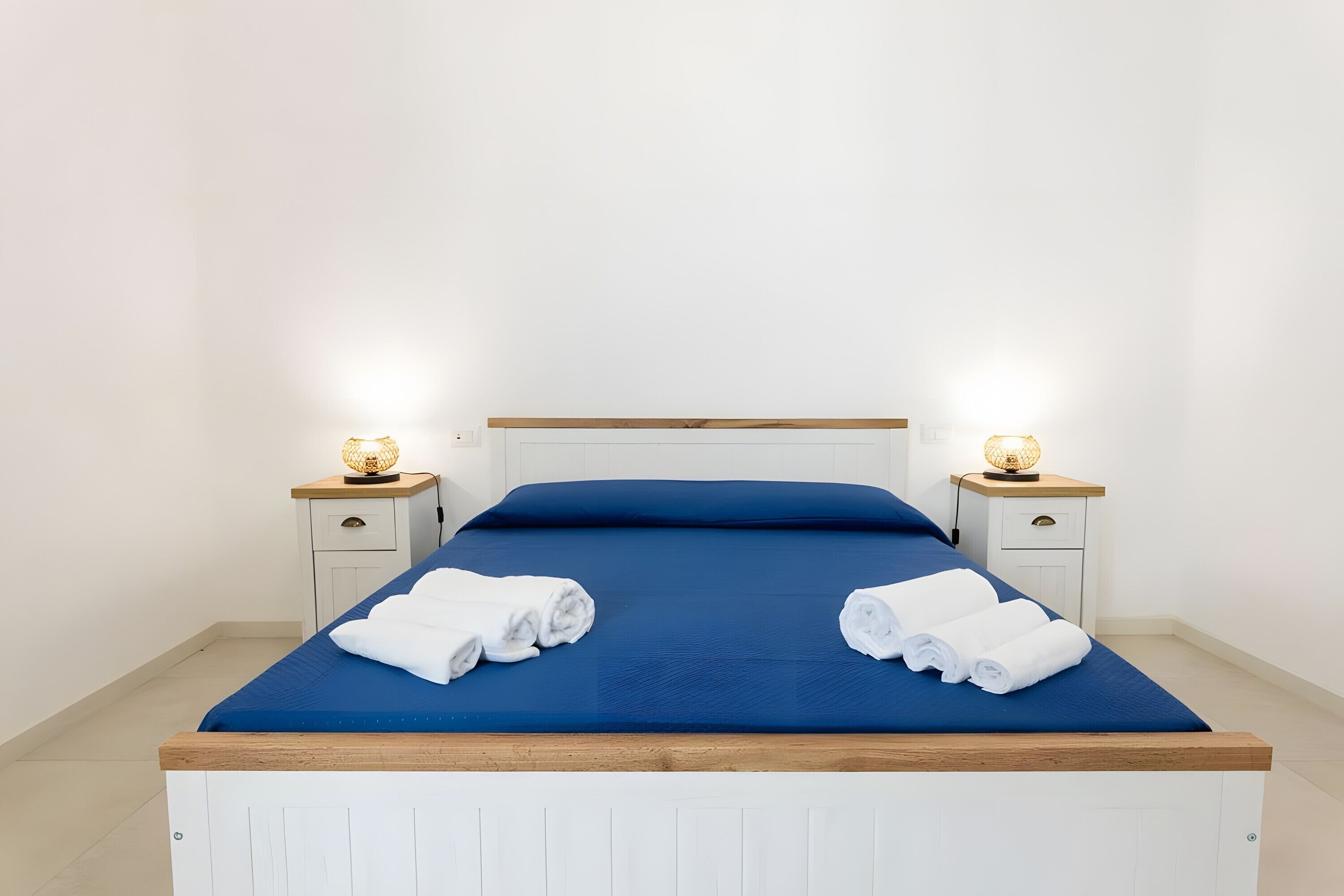 2 bedrooms, iron/ironing board, bed sheets