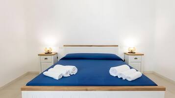 2 bedrooms, iron/ironing board, bed sheets