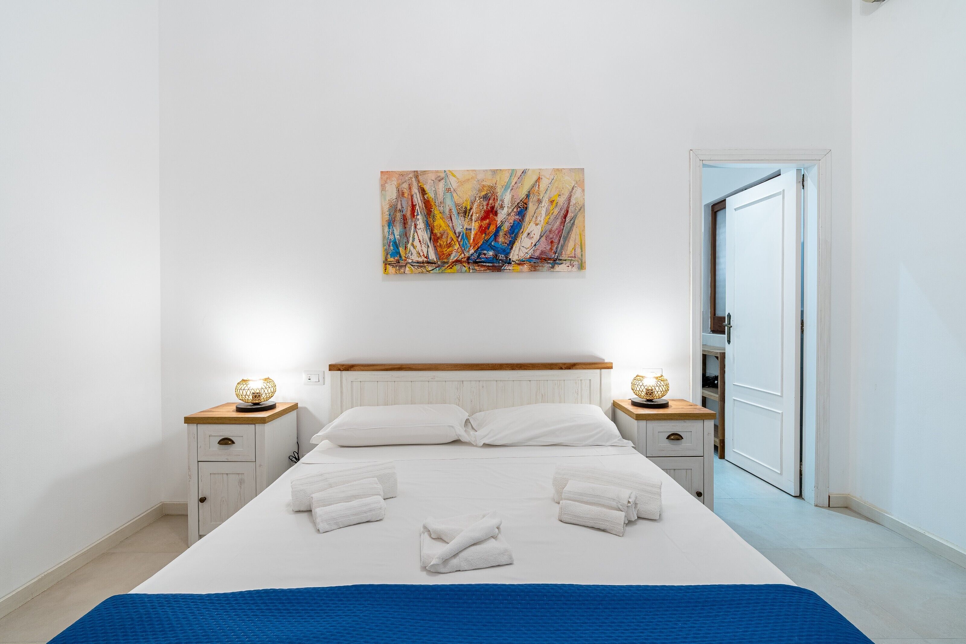 2 habitaciones, tabla de planchar con plancha, wifi y ropa de cama 