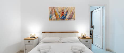2 habitaciones, tabla de planchar con plancha, wifi y ropa de cama