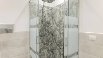 Doccia, asciugacapelli, asciugamani