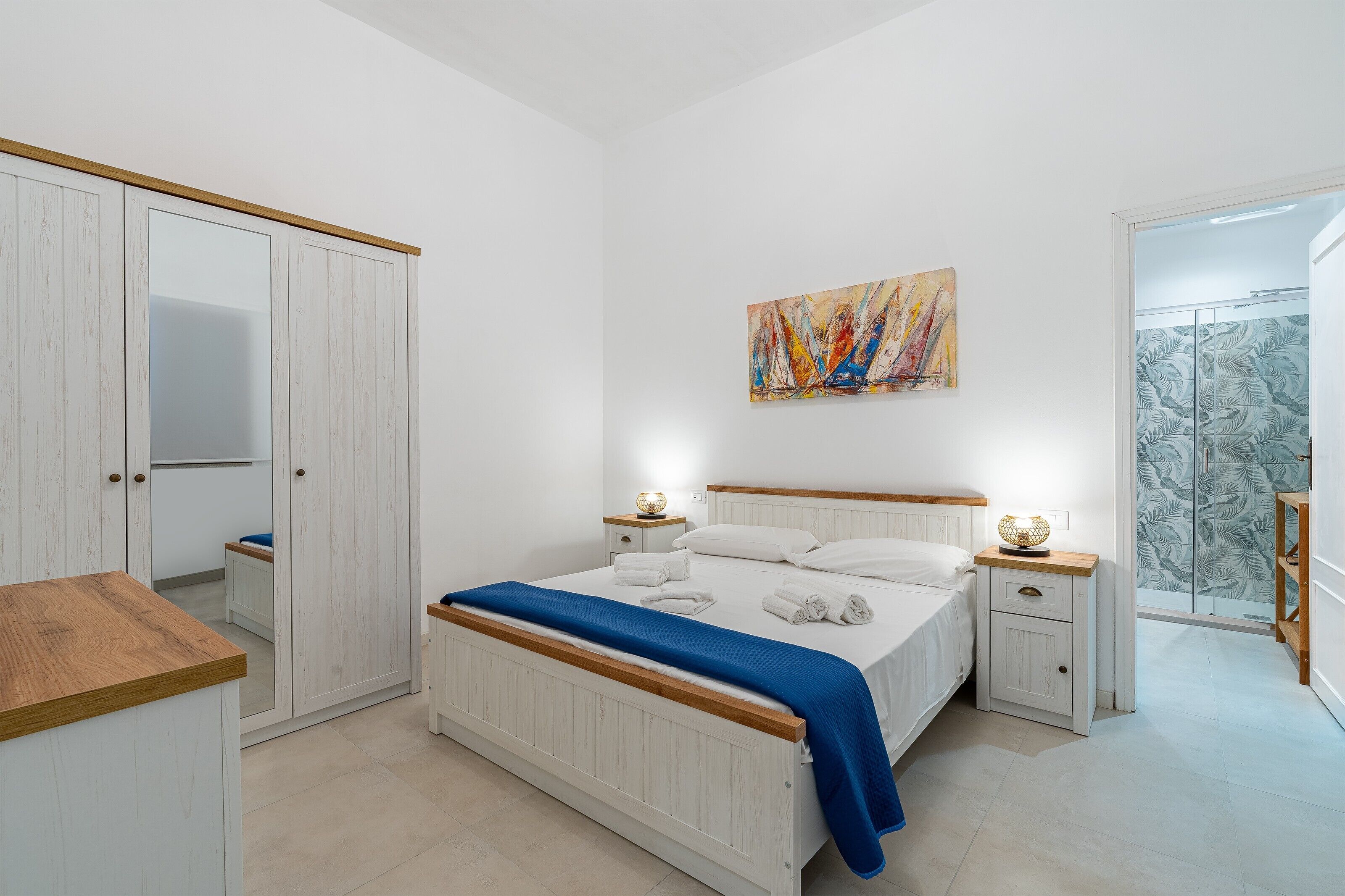 2 bedrooms, iron/ironing board, bed sheets