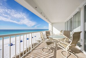 Outdoor dining - 2 bedroom,2 bath Gulf-front condo! (Destin)