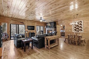 TV, fireplace, offices - River Lodge • Kayaks • Mins to Blue Ridge • River (Epworth)