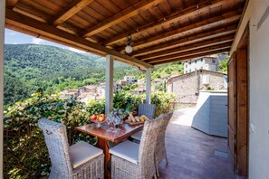 Cottage | Balcony - Cottage in Tuscany With Pool and Scenic Views (Capannori)