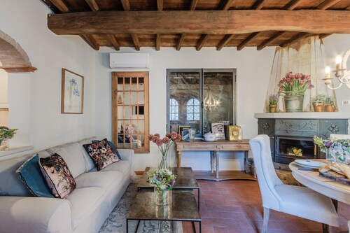 Cottage in Tuscany With Pool and Scenic Views