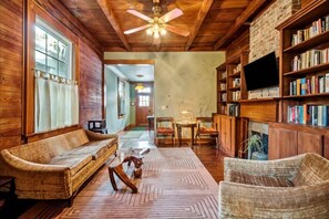 Smart TV, fireplace, stereo, offices - Historic Cottages with Tropical Pool, Hot Tub (New Orleans)