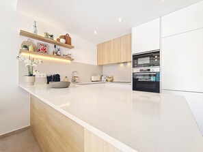Fridge, microwave, oven, dishwasher - Villa with private pool, roof terrace and BBQ (Los Alcazares)