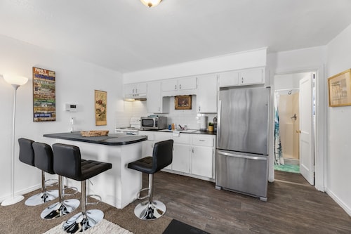 Cozy 1-bedroom house in lovely Killeen with Fenced Yard and Solar Power