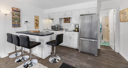 Cozy 1-bedroom house in lovely Killeen with Fenced Yard and Solar Power