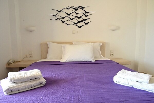1-bed Apt At Hotel, Near Perivolos Black Beach - Santorini