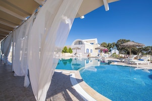 Una piscina cubierta