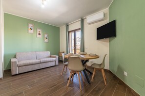 Dining - Apartment 'Sa Domixedda' in Quartu Sant'Elena – Central, Renovated, Near Poetto Beach (Quartu Sant'Elena)
