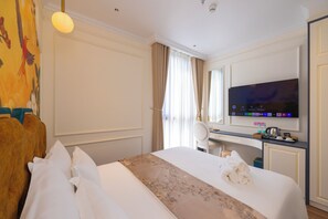 Superior tweepersoonskamer, uitzicht op de stad | Een kluis op de kamer, een bureau, gratis wifi, beddengoed