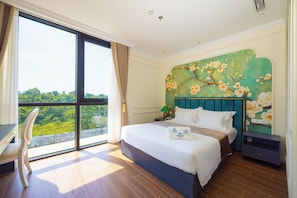 Deluxe Double Room, City View | Peti besi dalam bilik, meja, Wi-fi percuma, cadar katil 