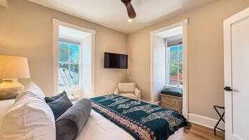 1 bedroom, WiFi (free), bed sheets