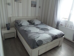 Iron/ironing board, Internet, bed sheets - Vacation home (Grandcamp-Maisy)