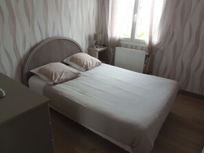 Iron/ironing board, Internet, bed sheets - Vacation home (Grandcamp-Maisy)