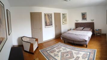 3 chambres, accĂšs Internet, draps fournis