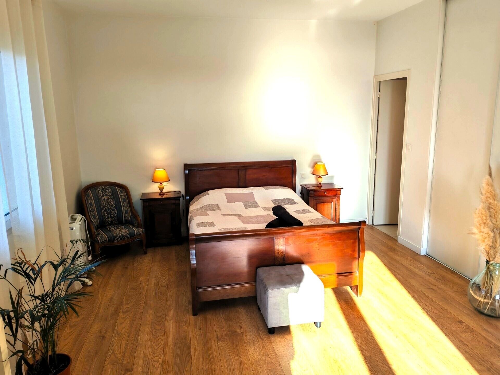 1 chambre, fer et planche à repasser, lit parapluie, Wi-Fi gratuit