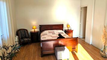 1 chambre, fer et planche à repasser, lit parapluie, Wi-Fi gratuit