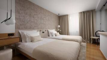 Zimmersafe, schallisolierte Zimmer, Bügeleisen/Bügelbrett