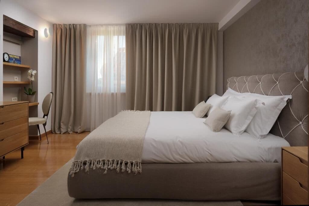 Luxury-Villa, Balkon, Stadtblick | Zimmersafe, schallisolierte Zimmer, Bügeleisen/Bügelbrett