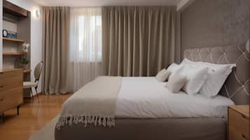 Luxury-Villa, Balkon, Stadtblick | Zimmersafe, schallisolierte Zimmer, Bügeleisen/Bügelbrett