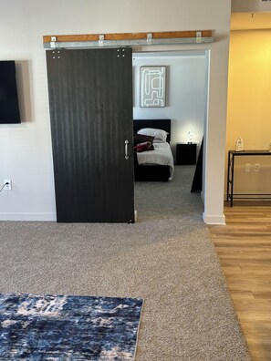 1 habitación, tabla de planchar con plancha, wifi gratis y ropa de cama 