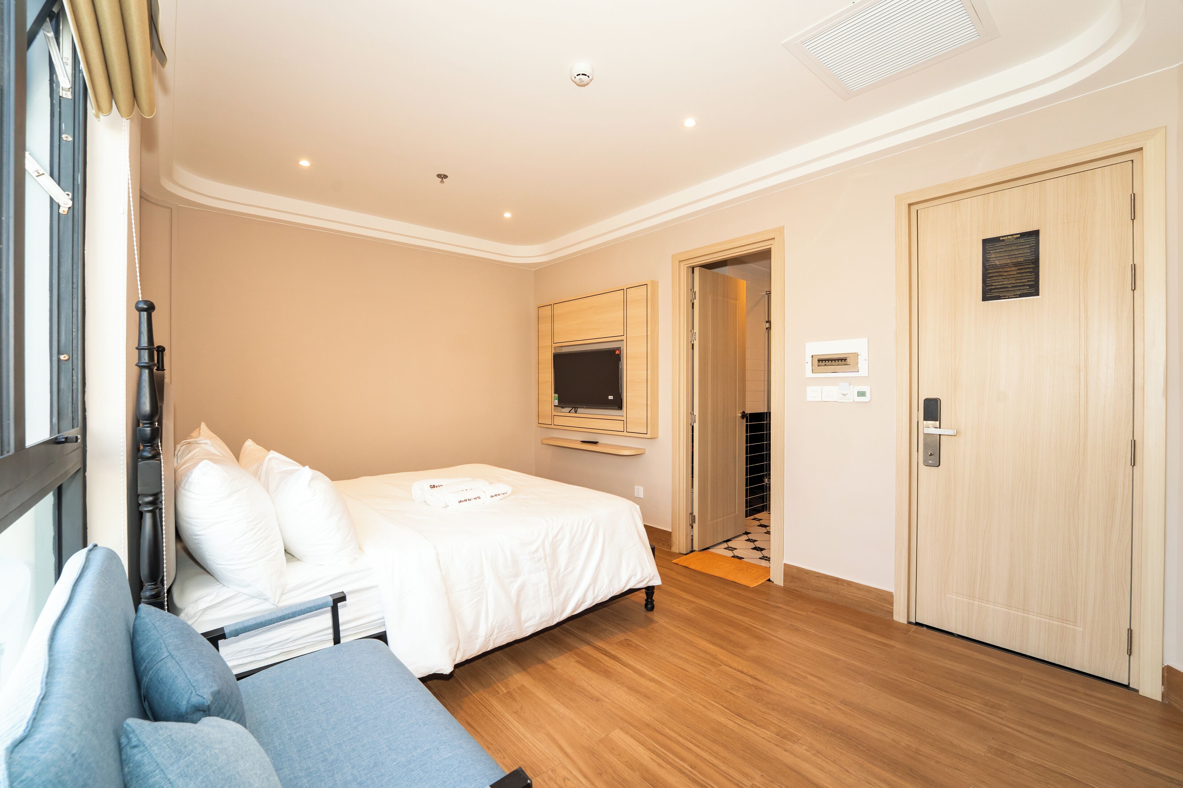 Deluxe Double Room, City View | In-room safe, blackout drapes, free WiFi, bed sheets