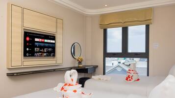 Executive Twin Room | In-room safe, blackout drapes, free WiFi, bed sheets