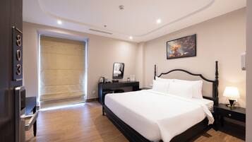 Grand Studio Suite, City View | In-room safe, desk, blackout curtains, soundproofing