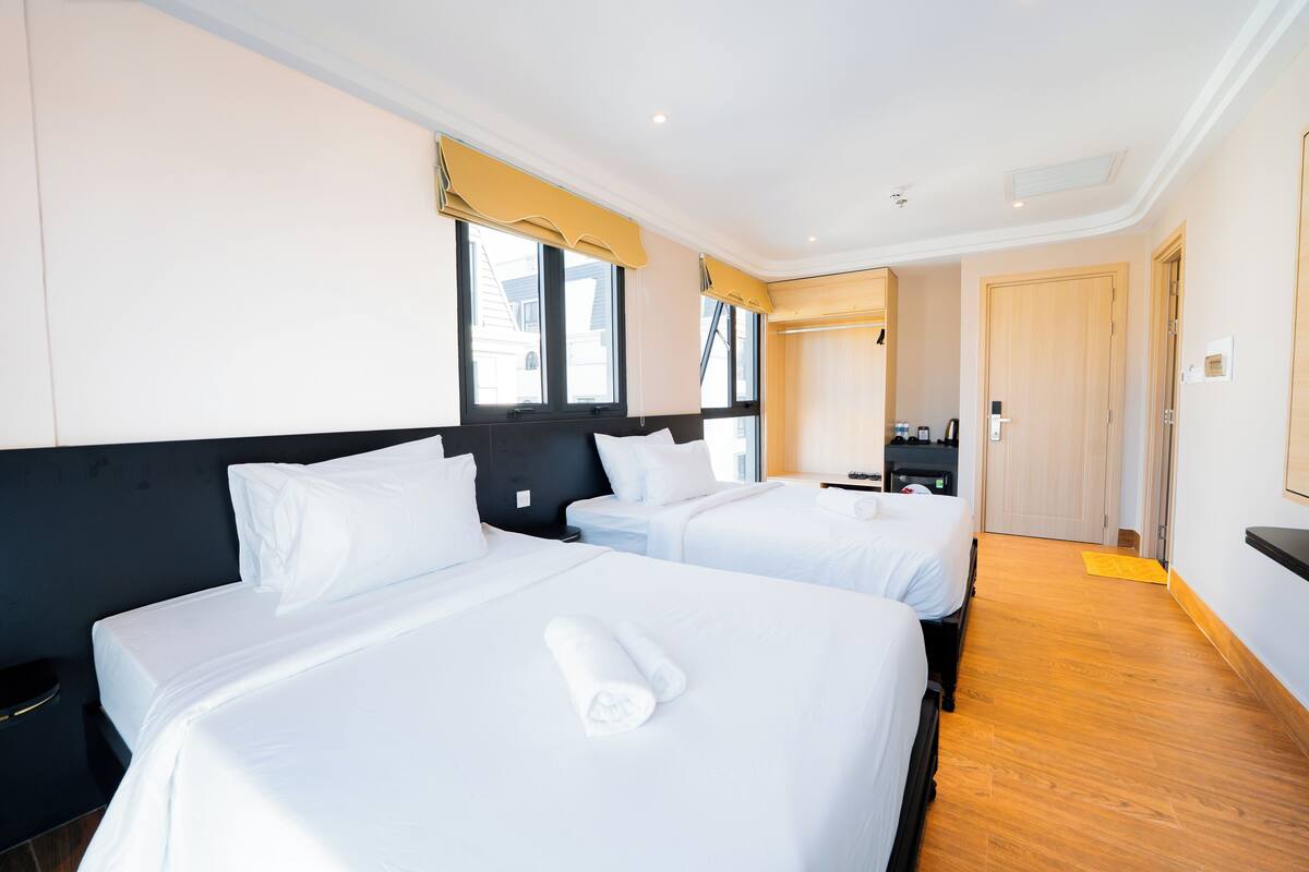 Executive Twin Room, City View | In-room safe, blackout drapes, free WiFi, bed sheets