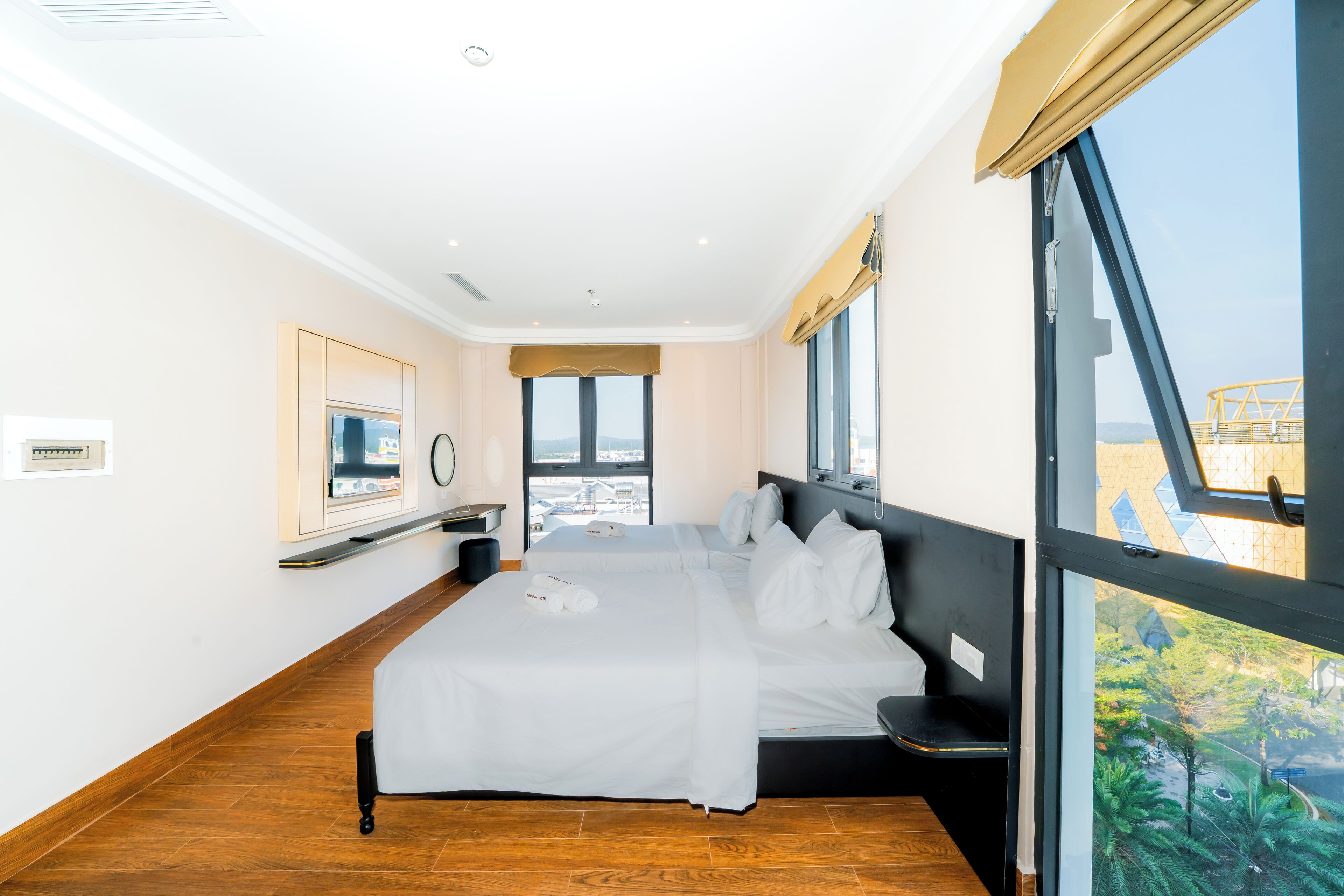 Executive Twin Room, City View | In-room safe, blackout drapes, free WiFi, bed sheets