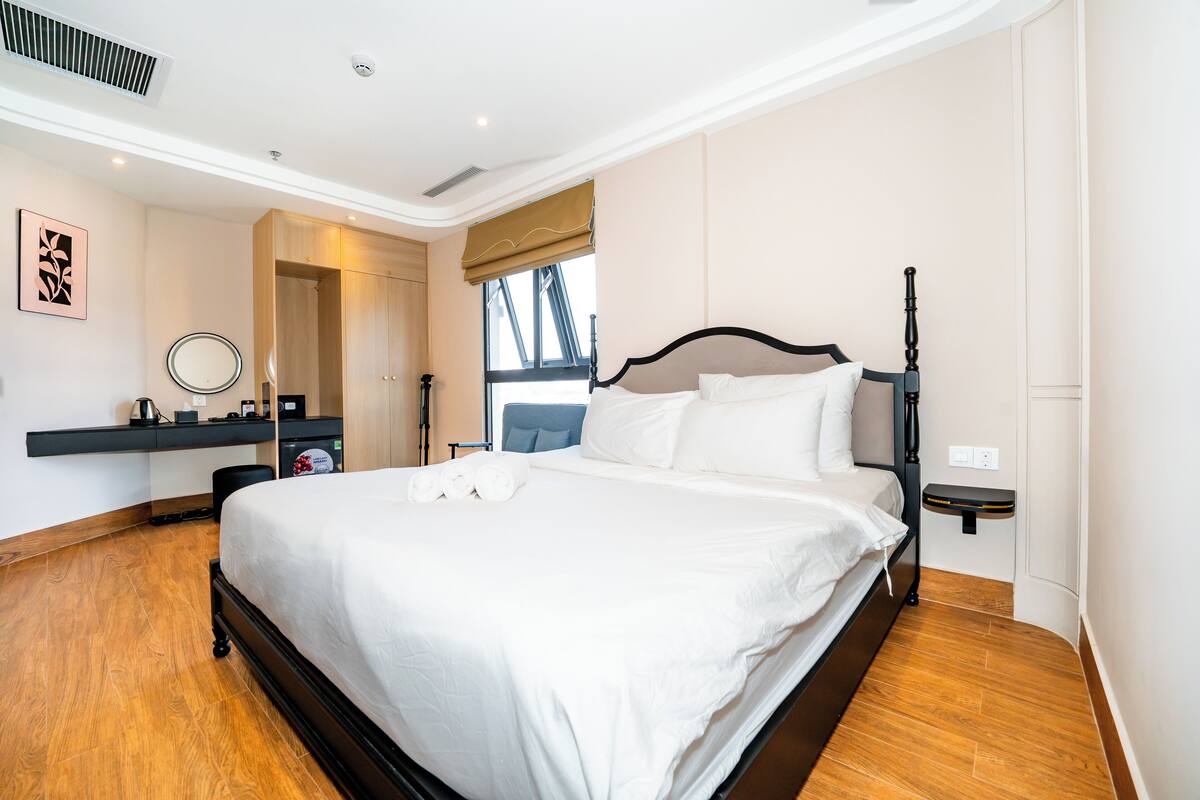 Executive Double Room, City View | In-room safe, blackout drapes, free WiFi, bed sheets