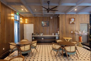 Free daily buffet breakfast - Grand Bay Hotel - Grand World Phu Quoc (Phu Quoc)