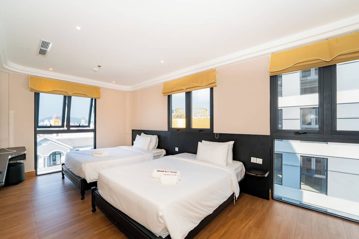 Deluxe Twin Room, City View | In-room safe, blackout drapes, free WiFi, bed sheets