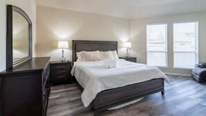 4 quartos, escrivaninha, Wi-Fi, roupa de cama