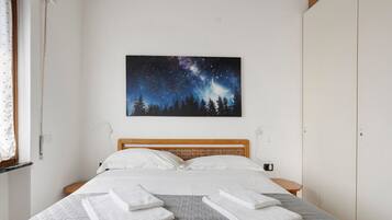1 chambre, fer et planche Ă repasser, Wi-Fi, draps fournis