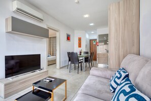 TV - Charming 2bedroom flat, creek view balcony EMAG1-1 (Sliema)