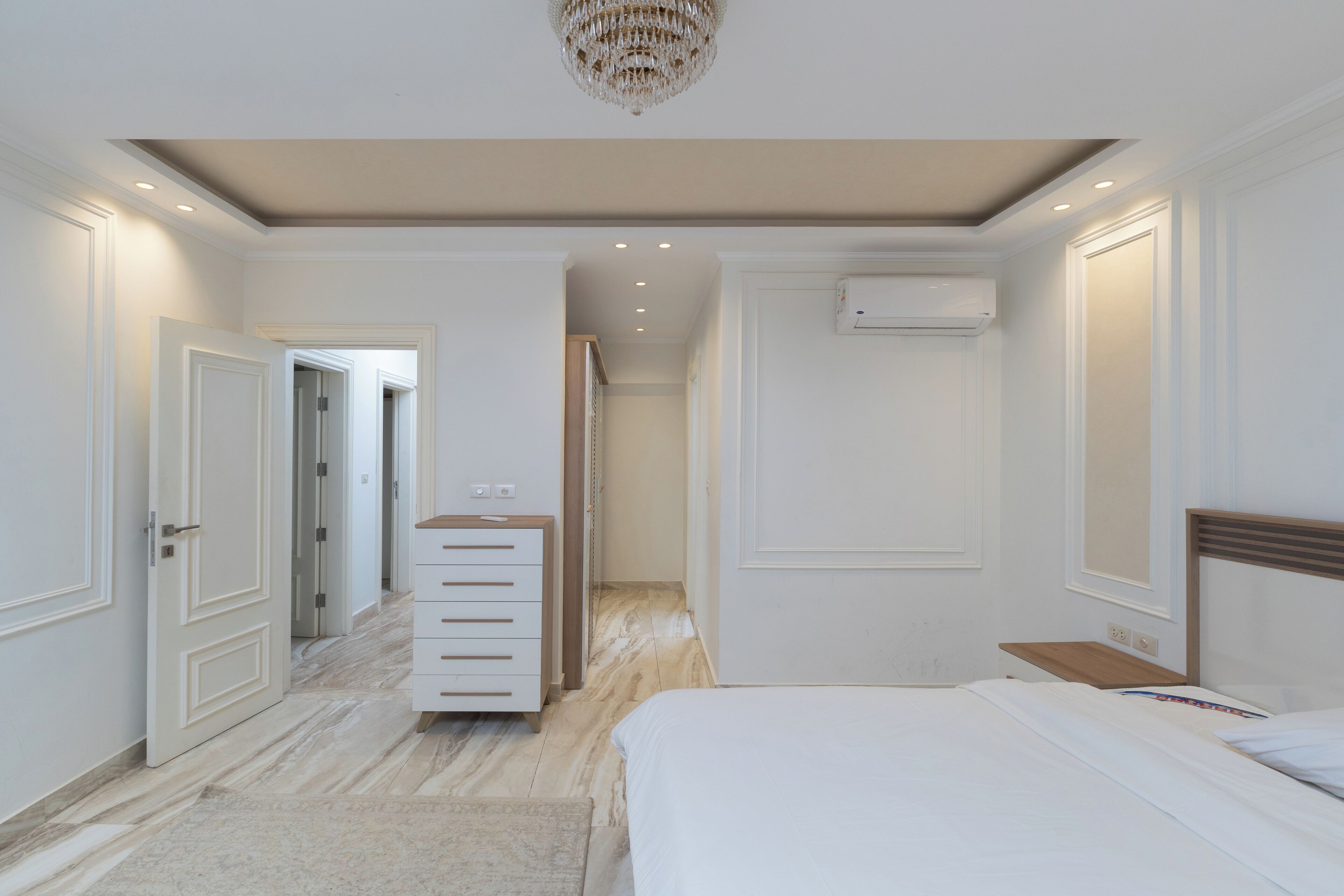 Villa exclusiva, alberca privada, vista al jardín | Escritorio, espacio para trabajar con laptop y cortinas blackout 