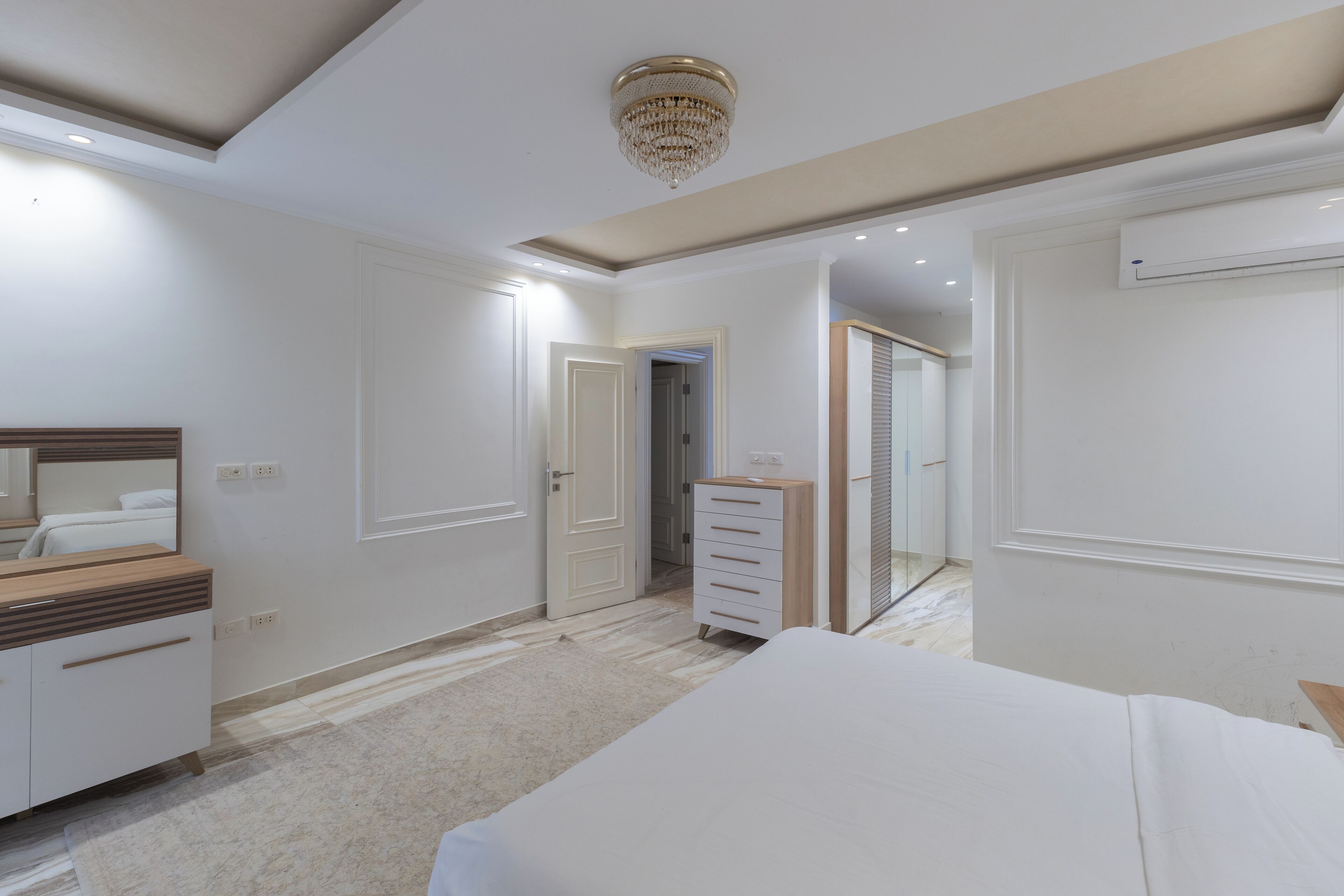 Villa – exclusive, privat basseng, hageutsikt | Skrivebord, skrivebord for bærbar PC og blendingsgardiner