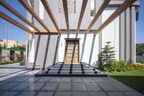 Exterior detail - Alsawah 4 En-Suite Villa Private Pool (Sheikh Zayed City)