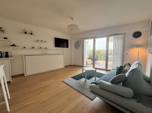 Living area - The blue jewel box of the Arbre Blanc (Montpellier)