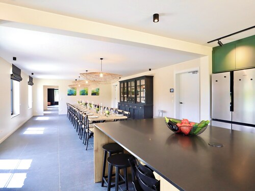 Ferme Valentour 24 beds, ideal for families and corporate seminars.