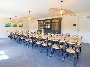 Dining - Ferme Valentour 24 beds, ideal for families and corporate seminars. (Gesves)
