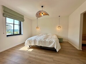 11 slaapkamers, een strijkplank/strijkijzer, internet, beddengoed