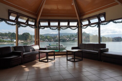 Siantar Hotel Parapat