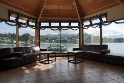 Siantar Hotel Parapat