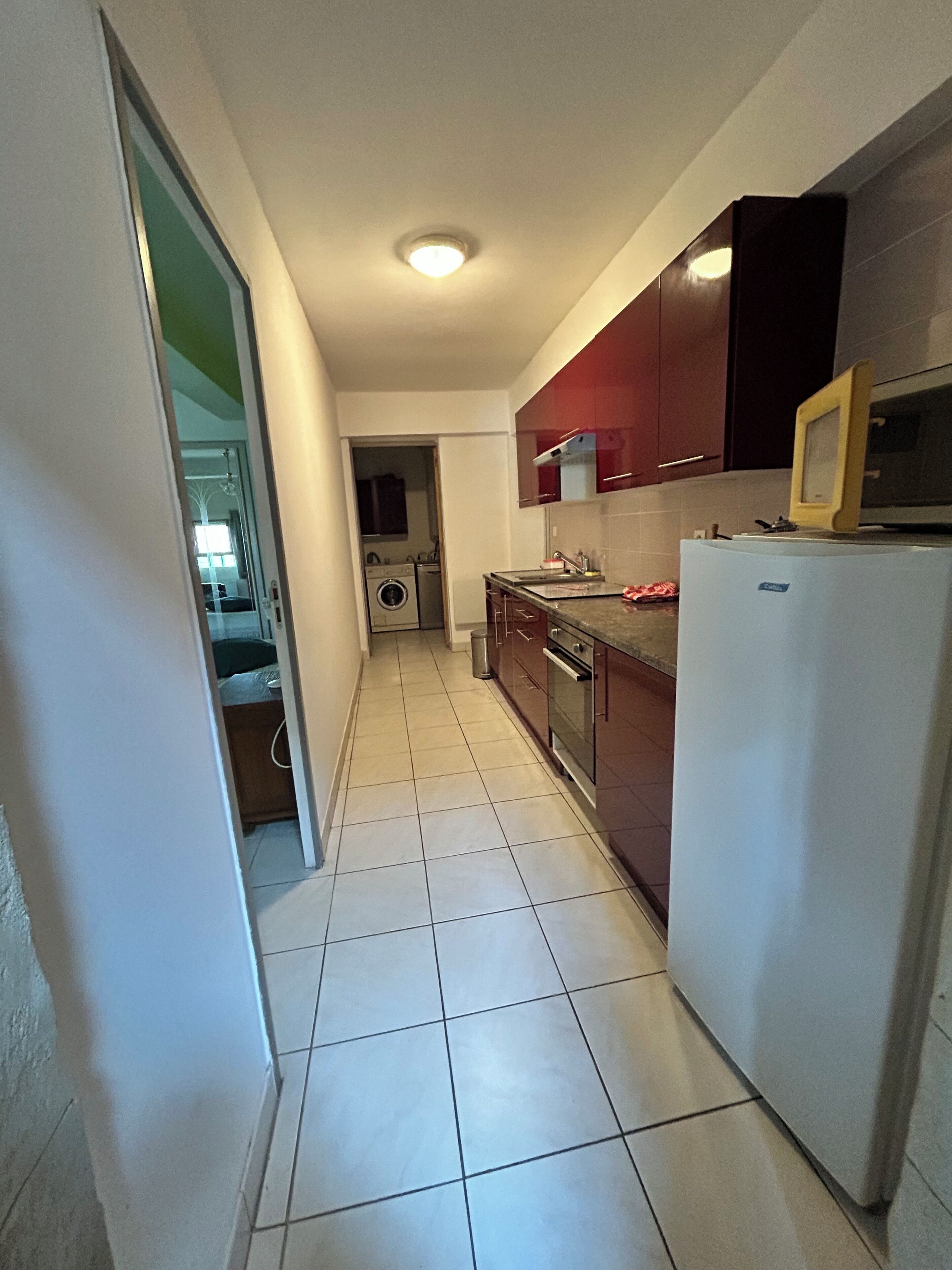 Refrigerador, microondas, horno, placa de cocina